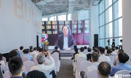   
如何在TP钱包里增加USDT：简单步骤指南  
TP钱包, 增加USDT, 如何操作, 数字货币/guanjianci  

## 内容大纲

1. **引言**
   - 介绍TP钱包和USDT的基本概念。
   - 为什么选择在TP钱包中增加USDT。

2. **TP钱包的基本功能**
   - TP钱包介绍。
   - 安全性和用户友好的特点。

3. **如何创建TP钱包账户**
   - 下载和安装TP钱包。
   - 注册账户的步骤详细说明。

4. **购买USDT的方式**
   - 法币交易和其他数字货币交易的介绍。
   - 各平台的比较与选择。

5. **如何在TP钱包中充值USDT**
   - 通过法定货币充值。
   - 通过其他数字货币转换USDT。

6. **注意事项**
   - 交易时常见错误。
   - 安全性提示与建议。

7. **结论**
   - 对于TP钱包用户的总结与建议。

## 内容主体

### 引言

在数字货币的世界中，USDT（泰达币）是一种非常受欢迎的稳定币，常常用于交易和持有。因此，了解如何在TP钱包中增加USDT是非常重要的。TP钱包凭借其用户友好的界面和强大的安全性，成为许多数字货币用户的优选钱包之一。本文将详细介绍在TP钱包中增加USDT的各种方法与注意事项。

### TP钱包的基本功能

TP钱包是一款广受欢迎的数字钱包，支持多种数字货币的存储和交易。其主要特点包括用户界面友好、安全性高、交易速度快等。TP钱包不仅支持USDT，还支持ETH、BTC等多种代币，满足用户不同的需求。此外，TP钱包还具备良好的私钥管理功能，有效保障用户资产的安全。

### 如何创建TP钱包账户

下载和安装TP钱包
首先，你需要从应用市场或官网下载TP钱包的官方应用。安装过程中请确保下载的是官方版本，以防止安全隐患。

注册账户的步骤详细说明
安装完成后，打开TP钱包，选择“创建钱包”或“注册”。按照提示输入必要的信息，包括密码和助记词。需要注意的是，助记词非常重要，务必妥善保管，防止丢失后无法找回钱包。

### 购买USDT的方式

法币交易和其他数字货币交易的介绍
在TP钱包中，用户可以选择通过法币（如人民币、美元等）直接购买USDT，也可以选择通过其他数字货币交易所购买。例如，用户可以先购买比特币，然后通过TP钱包将比特币转为USDT。

各平台的比较与选择
不同的交易平台收费和交易对的流动性可能有所不同，建议用户在多个平台进行对比，选择最适合自己的交易方式。同时，注意平台的安全性和用户反馈。

### 如何在TP钱包中充值USDT

通过法定货币充值
在TP钱包中充值USDT时，如果选择通过法定货币充值，进入钱包界面，选择“购买USDT”，之后选择法定货币并按照提示完成支付。

通过其他数字货币转换USDT
如果选择通过其他数字货币充值，用户需要先在TP钱包中选择相应的数字货币（如BTC、ETH等），然后找到“转换”选项，将这些数字货币转换为USDT。

### 注意事项

交易时常见错误
用户在交易过程中可能会遇到多种错误，如输入地址错误、转账数量不正确等，因此在每一步操作时务必仔细核对所输入的信息。

安全性提示与建议
保护好助记词和密码，定期更换密码。尽量避免在公共Wi-Fi环境中进行交易，以防止网络攻击。

### 结论

通过以上步骤，你已经了解了如何在TP钱包中增加USDT。无论你是新手还是有经验的用户，掌握这些技巧可以帮助你更高效地管理数字资产。同时，保持警惕，妥善管理安全隐私，可以有效保护你的数字货币利益。

## 相关问题

1. **TP钱包的安全性如何保证？**
   - 定期检查安全设置。
   - 使用双重验证。

2. **购买USDT过程中遇到问题该怎么办？**
   - 与客户服务联系。
   - 检查网络和交易记录。

3. **TP钱包支持哪些其他数字货币？**
   - 支持多种主流数字货币。
   - 查看官方列表。

4. **如何选择合适的交易平台？**
   - 关注平台的手续费。
   - 参考用户评价。

5. **转账USDT的手续费如何计算？**
   - 根据区块链网络情况变化。
   - 了解各平台的费率。

6. **是否可以通过信用卡购买USDT？**
   - 部分平台支持。
   - 检查相关规定。

7. **如何提升TP钱包的使用体验？**
   - 定期更新应用。
   - 关注最新的功能和提示。 

## 各个问题的详细介绍

（问题将逐个详细阐述，每个问题内容不低于700字，请注意每个问题之间的独立性和专业性。）